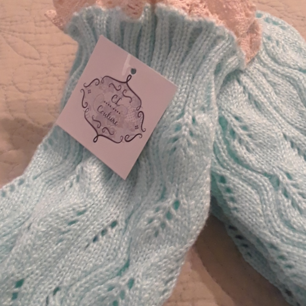 NWT green fingerless knitted lacey gloves